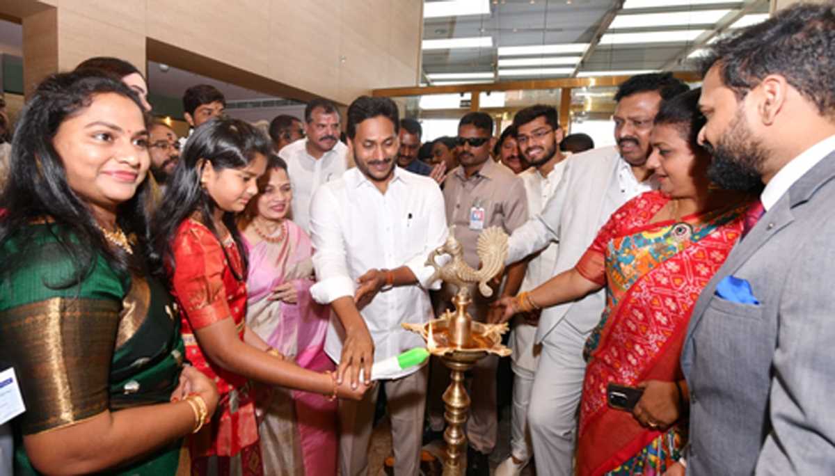 आंध्र सीएम ने हॉस्पिटैलिटी सेक्टर में निवेशकों को हरसंभव मदद का आश्वासन दिया आंध्र सीएम ने हॉस्पिटैलिटी सेक्टर में निवेशकों को हरसंभव मदद का आश्वासन दिया